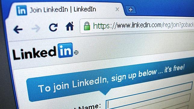 DOCU_GRUPO The sign up page of Linkedin.com is seen in Singapore